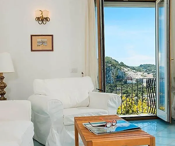 Oda ve Kahvaltı Aiano Capri